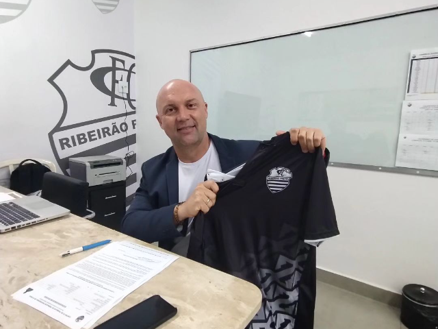 Comercial anuncia Ademir Fesan como novo técnico