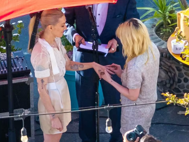 Kristen Stewart se casa com a atriz Dylan Meyer em cerimônia intimista