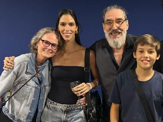 Lobão surge em foto rara com filha que teve com ex-modelo, que morreu há 10 anos, e o neto