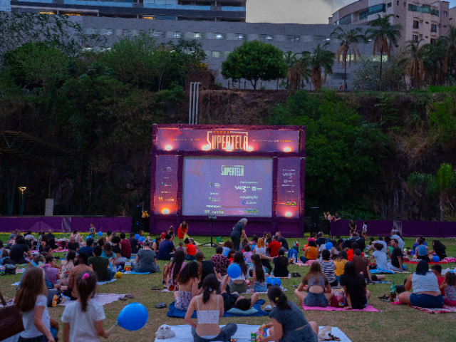 Projeto de cinema ao ar livre no Parque Raya libera mais ingressos para esta semana