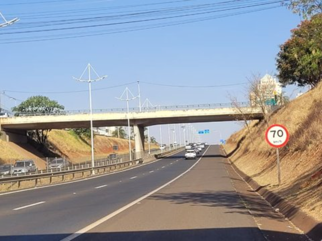 Radares de velocidade são ativados na avenida Castelo Branco em Ribeirão