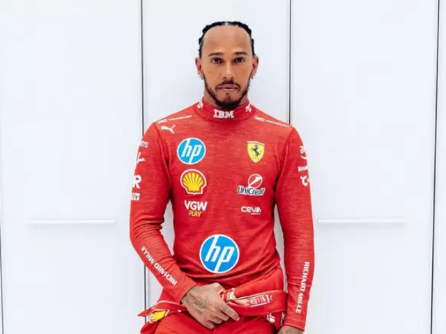 Volume em macacão de Hamilton empolga a web: 'Formula huuuuum'